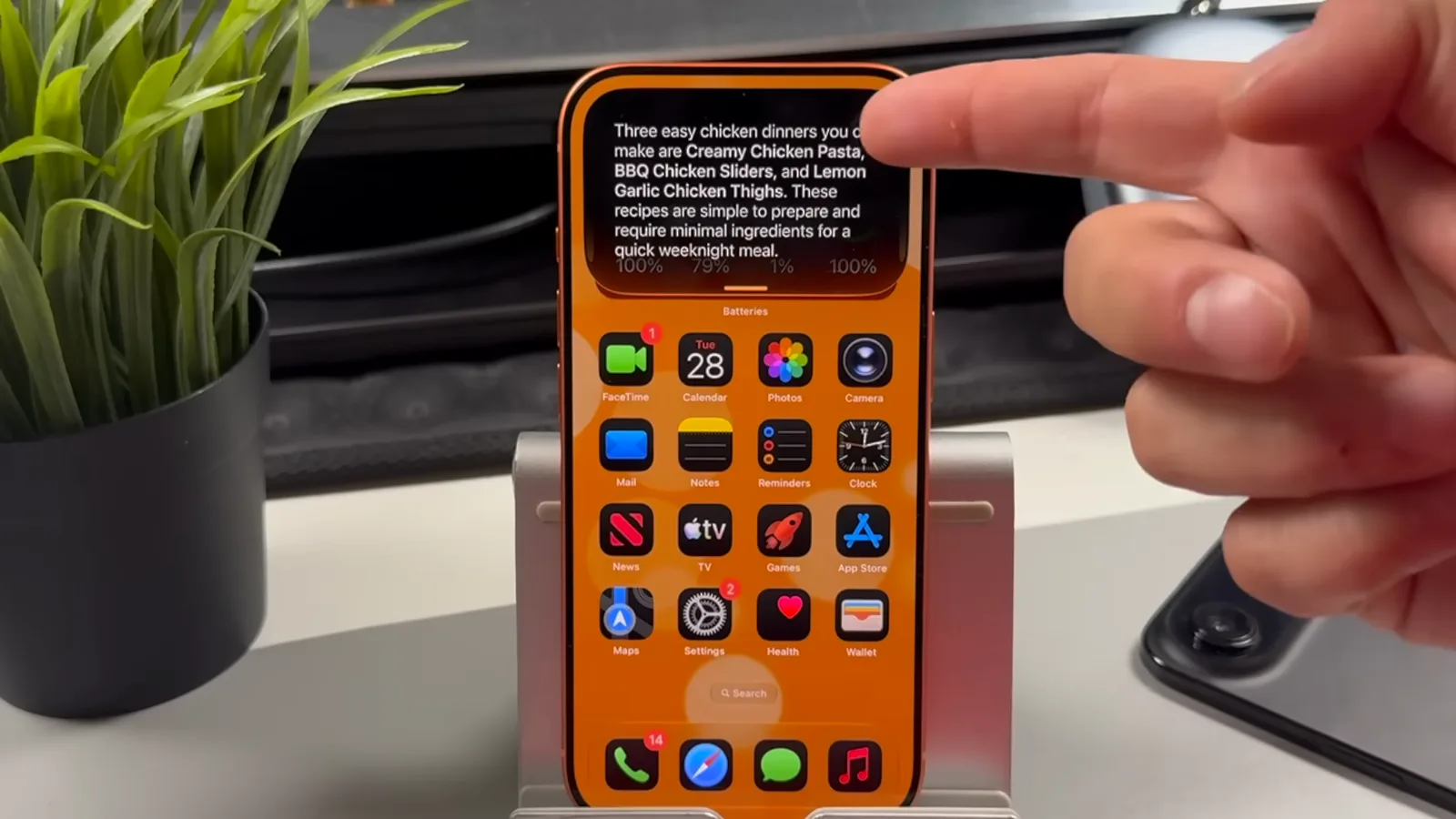 iPhone 上 Siri AI 的回答气泡，列出奶油鸡肉意面和烧烤鸡肉小面包等三道简单晚餐