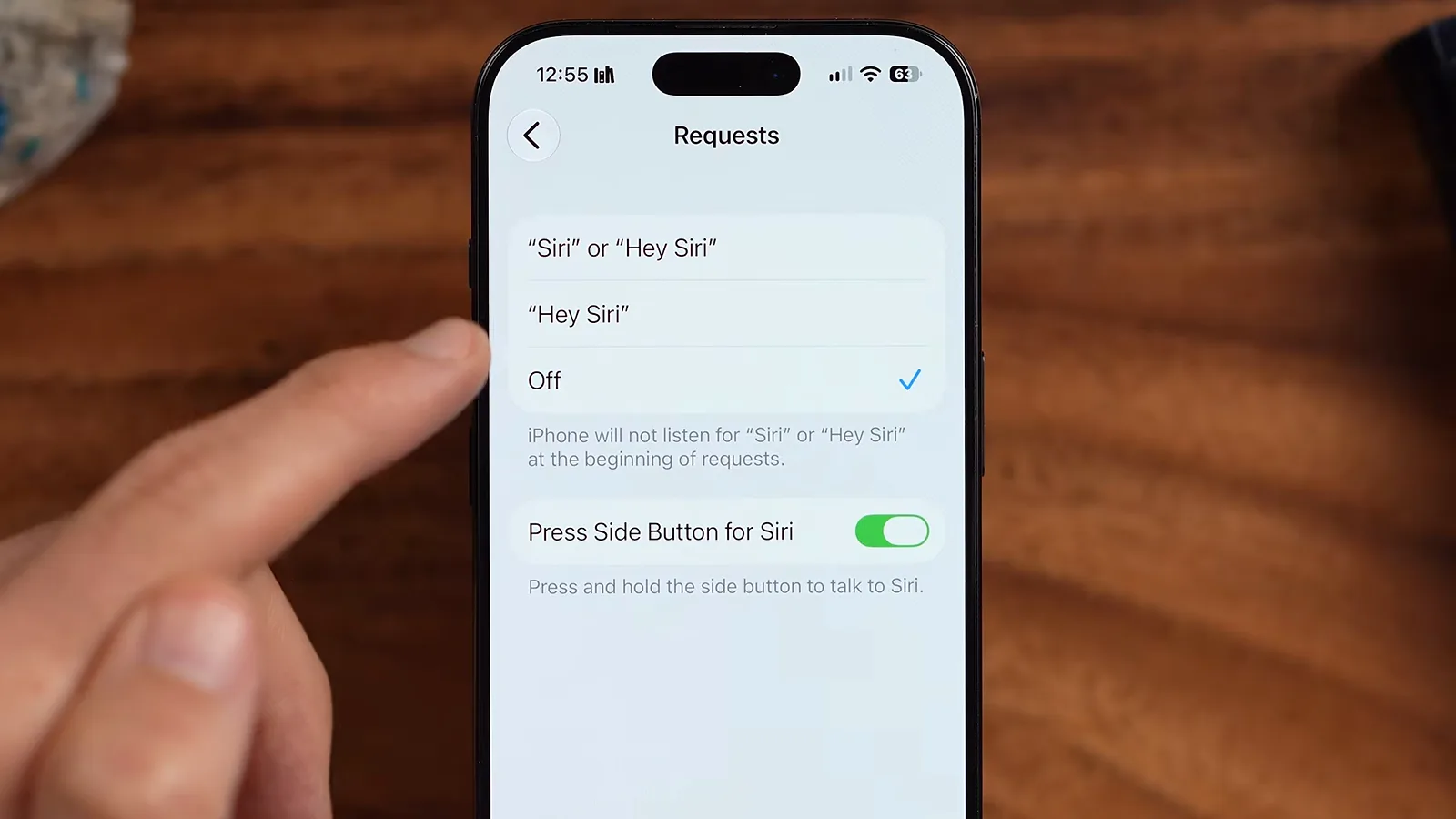 iOS 27 Siri 设置的 Requests 界面，Off 选项被勾选，Press Side Button for Siri 开关处于打开状态