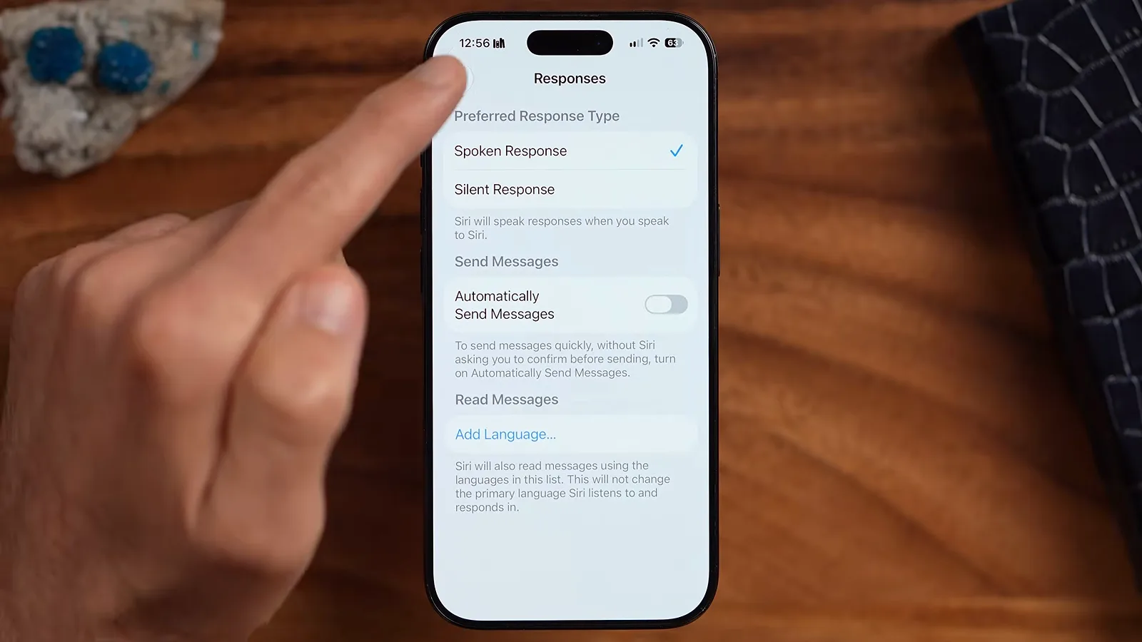 iOS 27 的 Responses 设置页，Spoken Response 被勾选，Automatically Send Messages 开关关闭